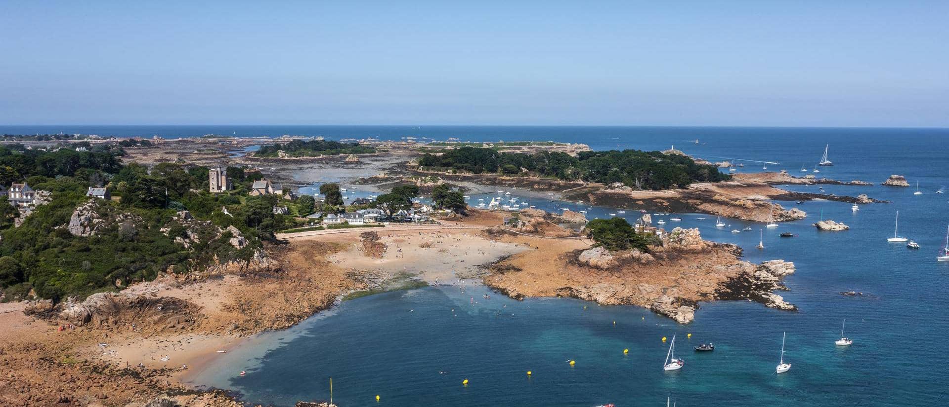 Littoral de l'île de Bréhat en Bretagne Nord