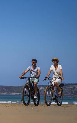  a pie o en bicicleta